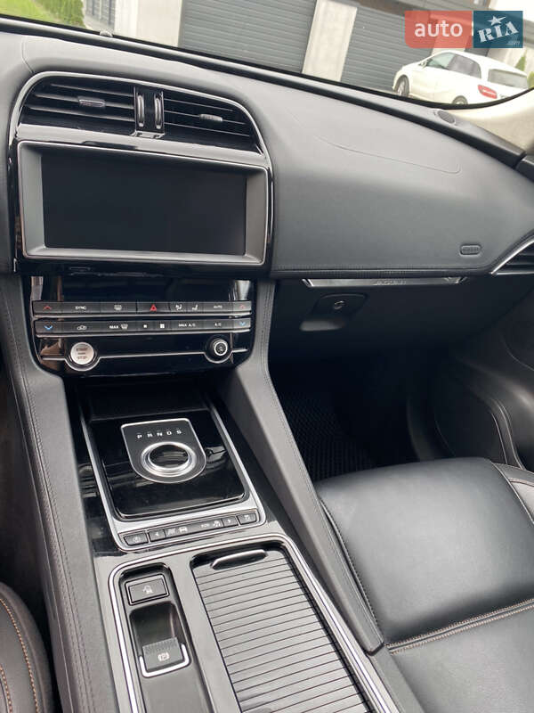 Позашляховик / Кросовер Jaguar F-Pace 2019 в Києві