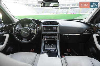 Внедорожник / Кроссовер Jaguar F-Pace 2016 в 