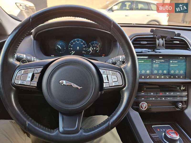 Внедорожник / Кроссовер Jaguar F-Pace 2016 в Киеве
