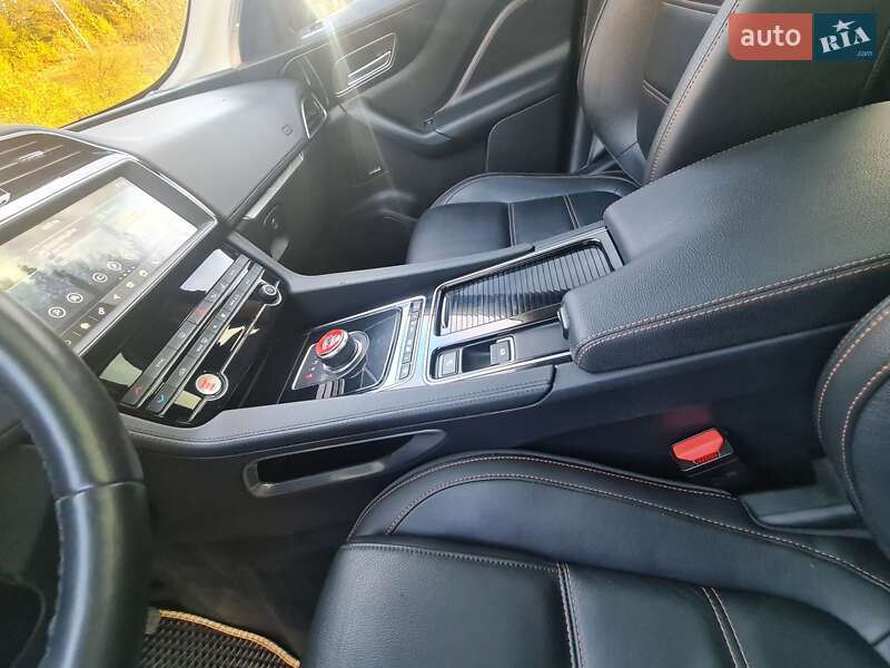 Позашляховик / Кросовер Jaguar F-Pace 2019 в Хусті