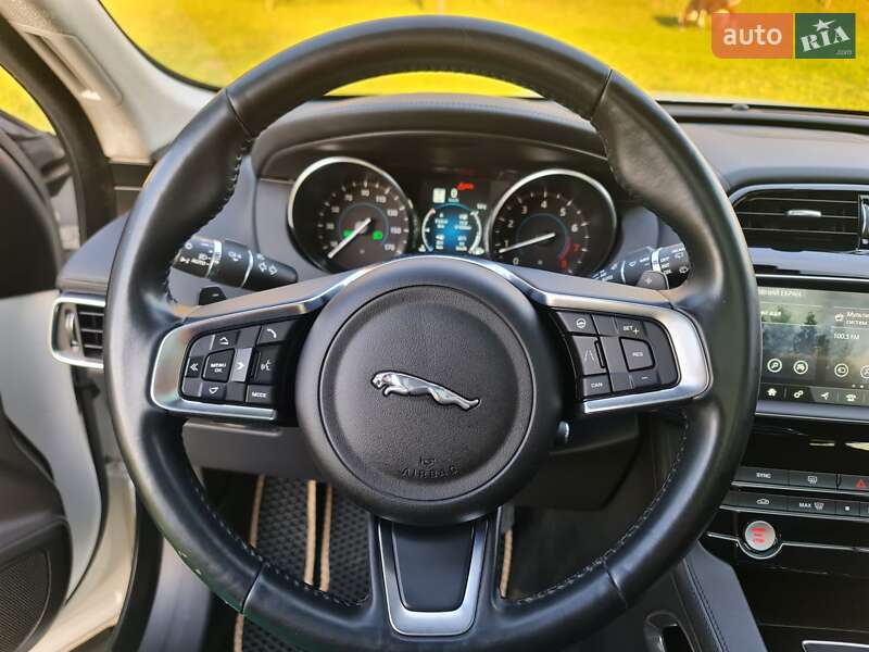 Позашляховик / Кросовер Jaguar F-Pace 2019 в Хусті