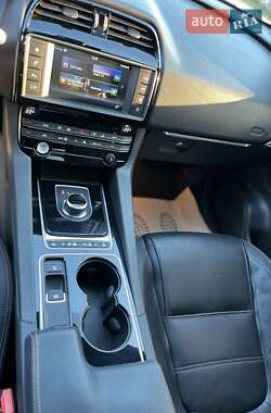 Внедорожник / Кроссовер Jaguar F-Pace 2016 в 