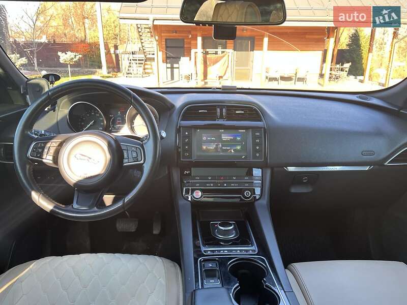Позашляховик / Кросовер Jaguar F-Pace 2016 в Києві