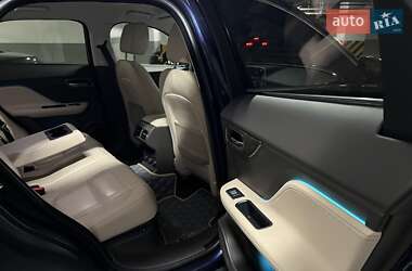 Внедорожник / Кроссовер Jaguar F-Pace 2017 в 