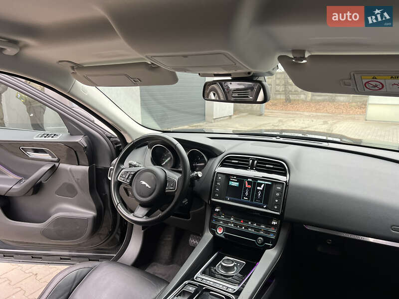 Позашляховик / Кросовер Jaguar F-Pace 2017 в Луцьку