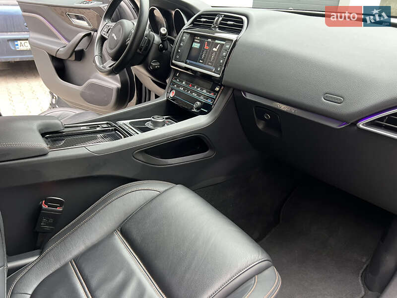 Позашляховик / Кросовер Jaguar F-Pace 2017 в Луцьку