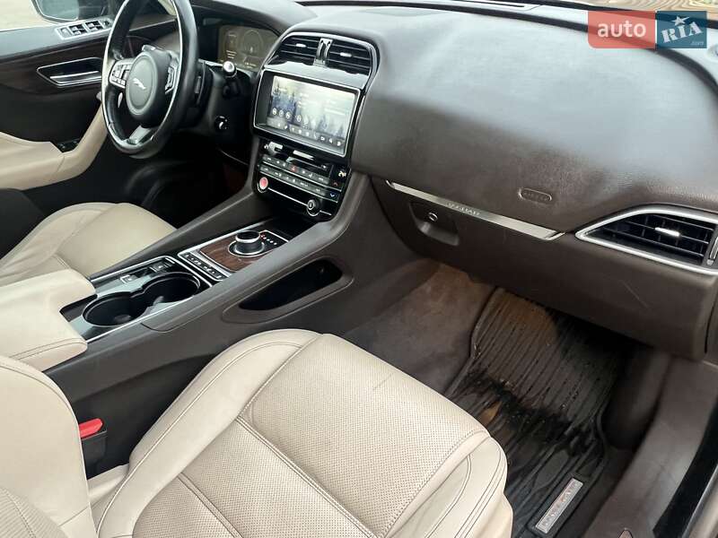 Внедорожник / Кроссовер Jaguar F-Pace 2016 в Киеве фото 52 Внедорожник / Кроссовер Jaguar F-Pace 2016 в Киеве