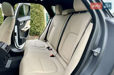 Внедорожник / Кроссовер Jaguar F-Pace 2017 в 