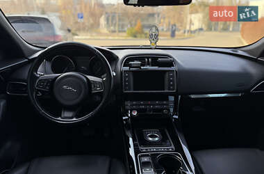 Внедорожник / Кроссовер Jaguar F-Pace 2017 в 