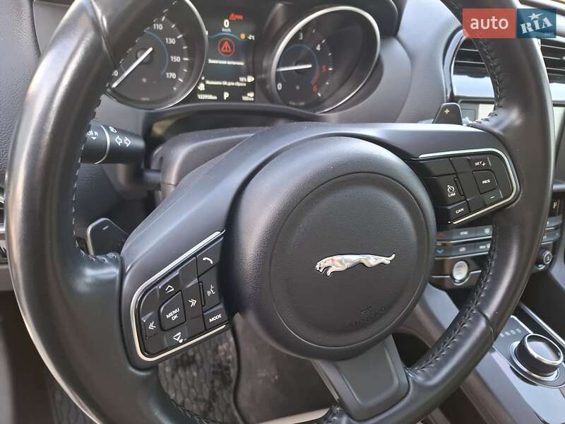 Позашляховик / Кросовер Jaguar F-Pace 2017 в Черкасах