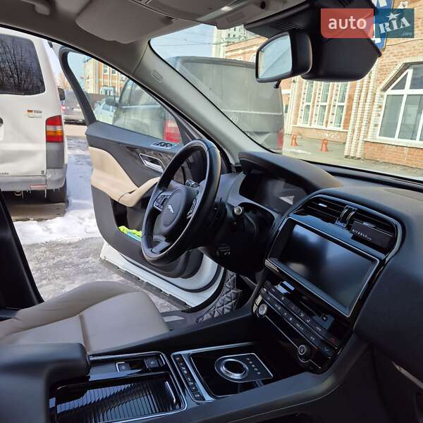Внедорожник / Кроссовер Jaguar F-Pace 2017 в Киеве фото 23 Внедорожник / Кроссовер Jaguar F-Pace 2017 в Киеве