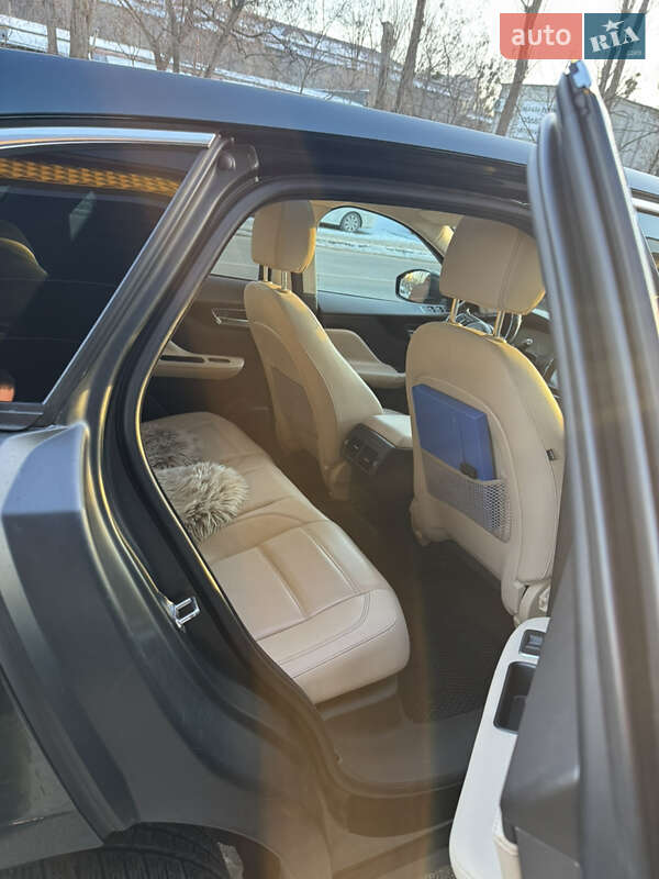 Внедорожник / Кроссовер Jaguar F-Pace 2016 в Киеве