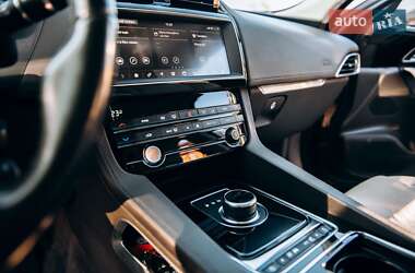 Внедорожник / Кроссовер Jaguar F-Pace 2020 в 