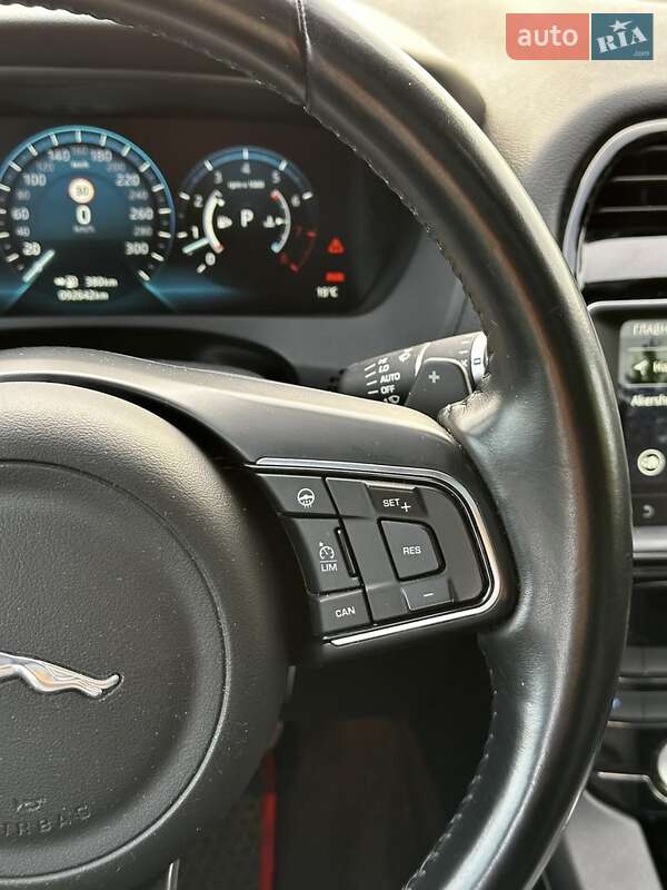 Позашляховик / Кросовер Jaguar F-Pace 2016 в Києві