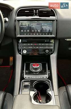 Позашляховик / Кросовер Jaguar F-Pace 2016 в Києві