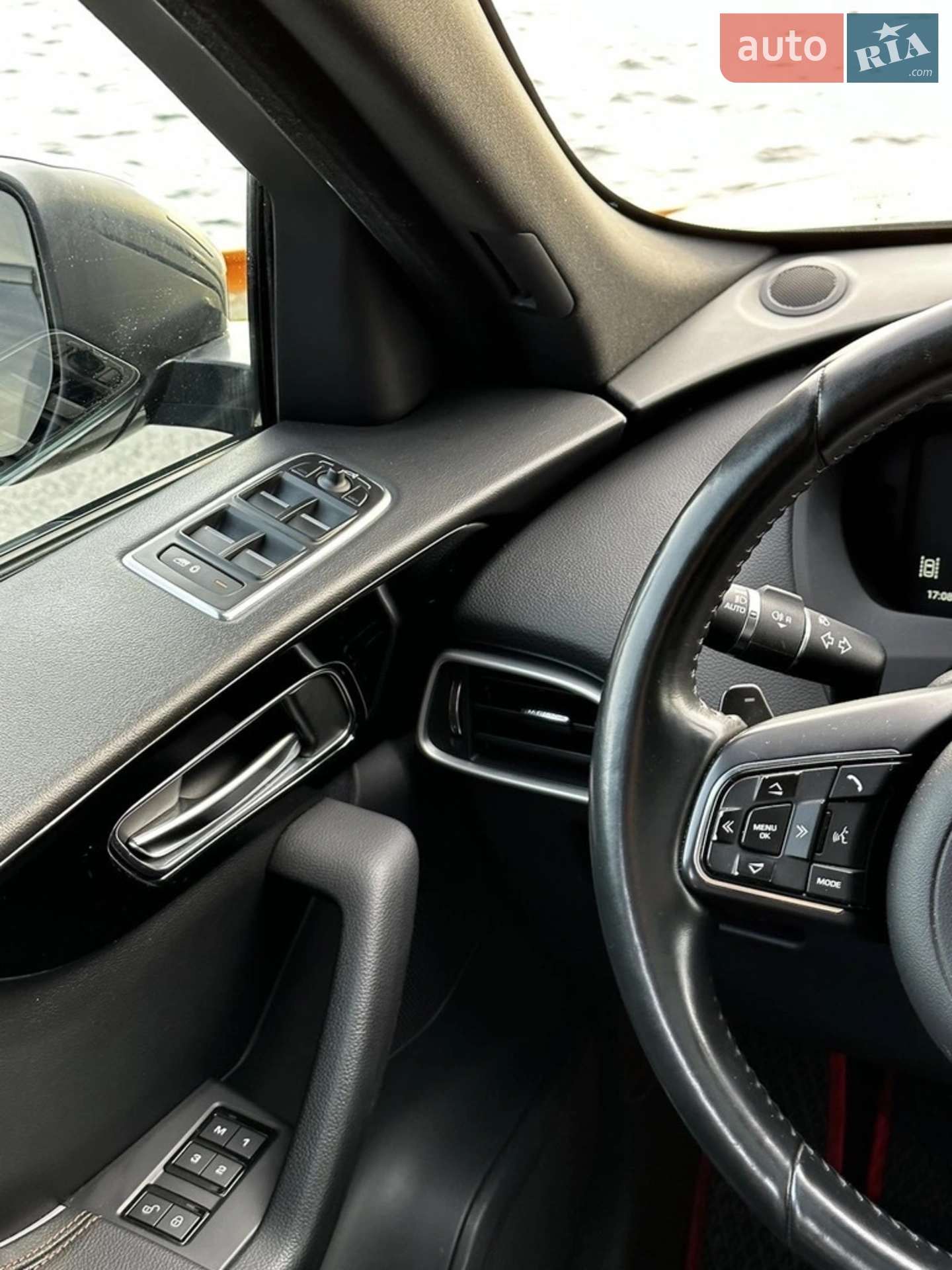 2016 Jaguar F-Pace - мініатюра 34
