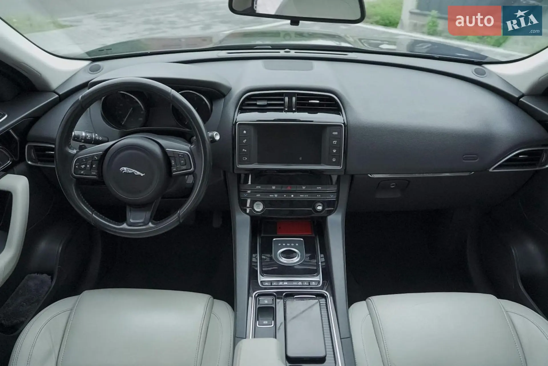 2016 Jaguar F-Pace - мініатюра 38