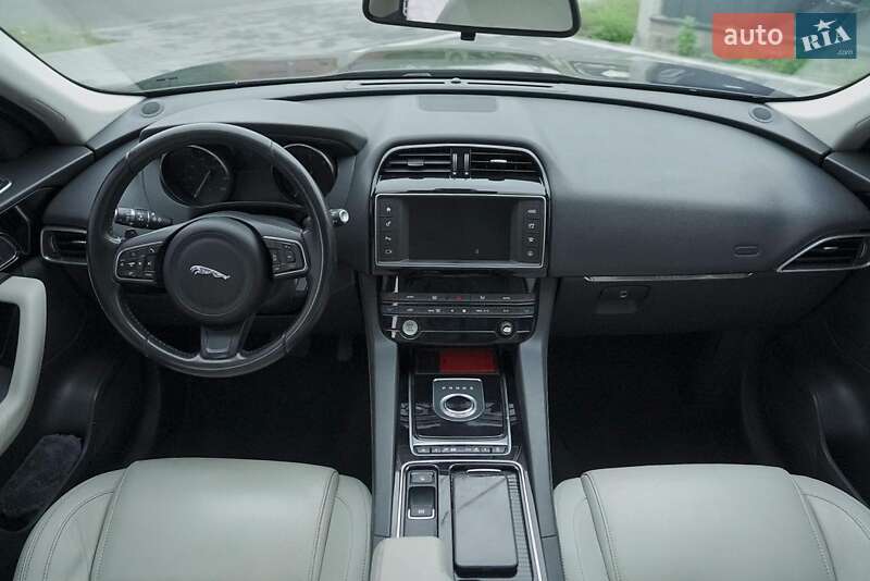 Позашляховик / Кросовер Jaguar F-Pace 2016 в Любомлі