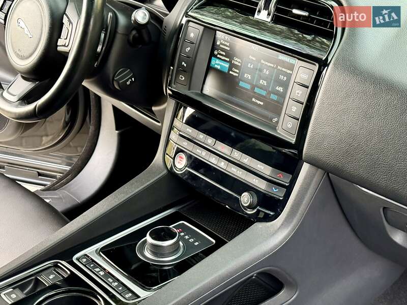 Позашляховик / Кросовер Jaguar F-Pace 2016 в Одесі фото 25 Позашляховик / Кросовер Jaguar F-Pace 2016 в Одесі
