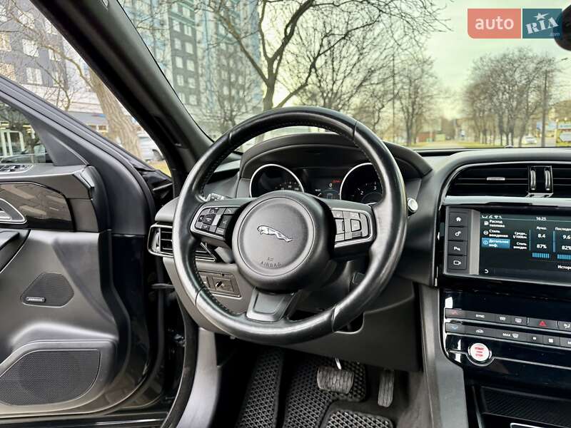 Позашляховик / Кросовер Jaguar F-Pace 2016 в Одесі фото 91 Позашляховик / Кросовер Jaguar F-Pace 2016 в Одесі