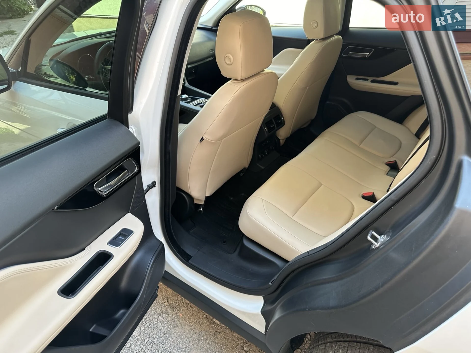2017 Jaguar F-Pace - мініатюра 16
