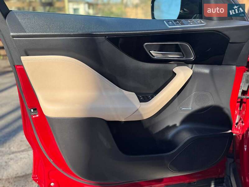 Внедорожник / Кроссовер Jaguar F-Pace 2018 в Киеве