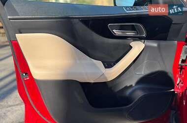Позашляховик / Кросовер Jaguar F-Pace 2018 в 