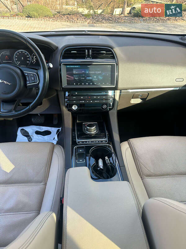 Внедорожник / Кроссовер Jaguar F-Pace 2016 в Киеве