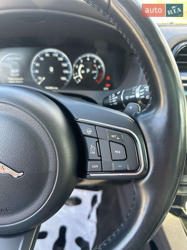 Внедорожник / Кроссовер Jaguar F-Pace 2016 в Киеве