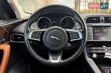 Внедорожник / Кроссовер Jaguar F-Pace 2017 в 