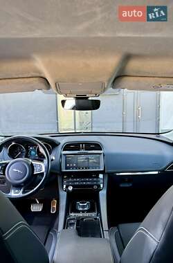 Внедорожник / Кроссовер Jaguar F-Pace 2020 в 