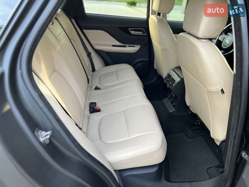 Внедорожник / Кроссовер Jaguar F-Pace 2016 в Ужгороде
