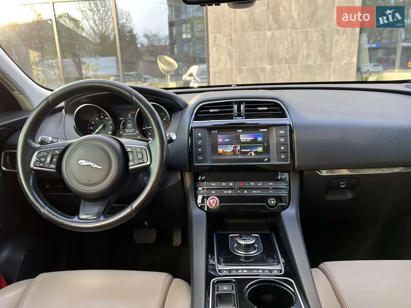 Внедорожник / Кроссовер Jaguar F-Pace 2016 в Ужгороде
