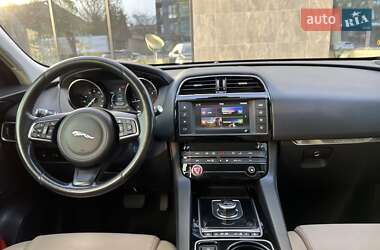 Позашляховик / Кросовер Jaguar F-Pace 2016 в 