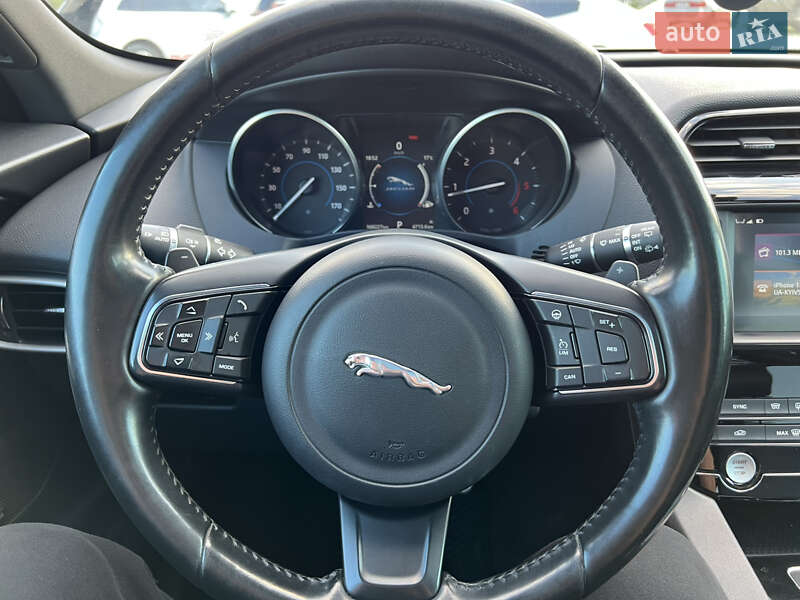 Позашляховик / Кросовер Jaguar F-Pace 2016 в Івано-Франківську