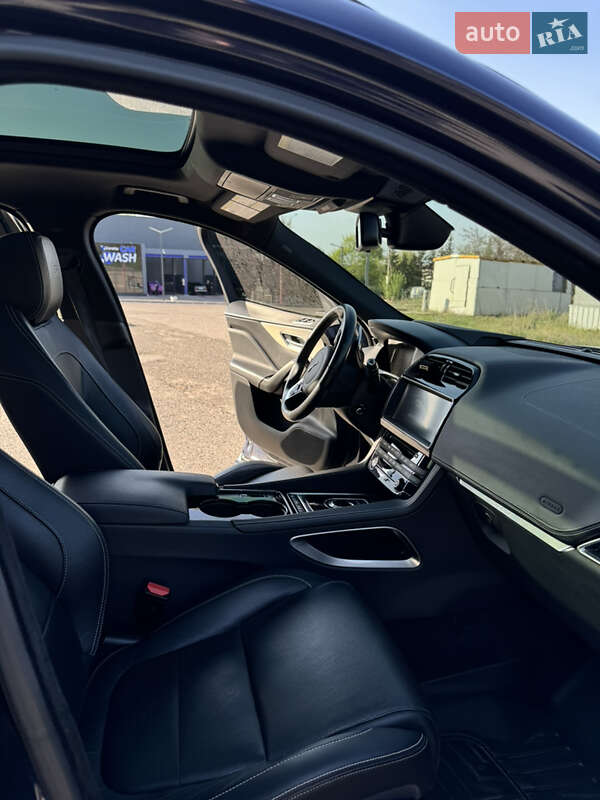 Позашляховик / Кросовер Jaguar F-Pace 2017 в Харкові