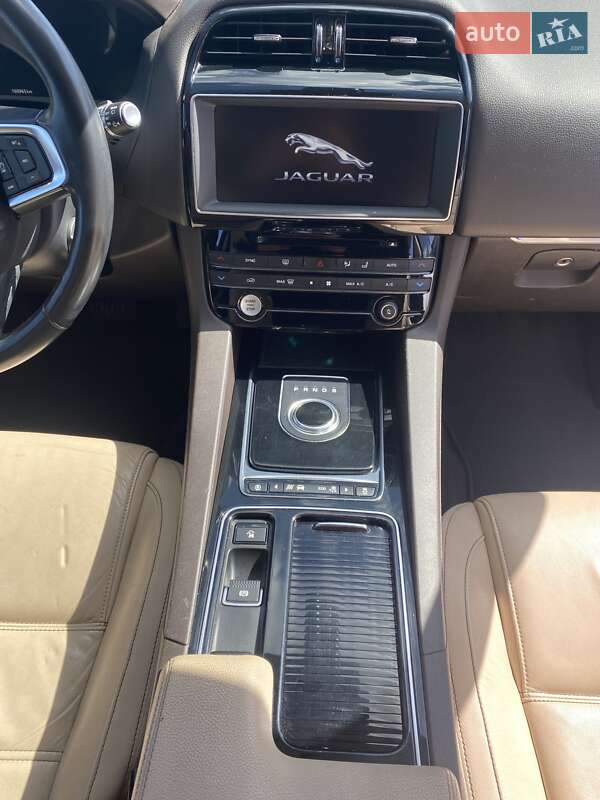 Внедорожник / Кроссовер Jaguar F-Pace 2017 в Киеве