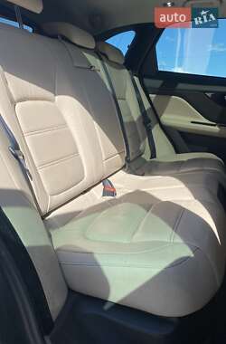 Внедорожник / Кроссовер Jaguar F-Pace 2017 в 