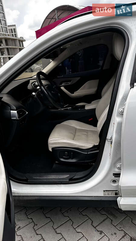 Позашляховик / Кросовер Jaguar F-Pace 2016 в Львові фото 13 Позашляховик / Кросовер Jaguar F-Pace 2016 в Львові