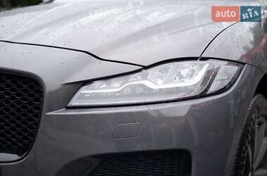 Внедорожник / Кроссовер Jaguar F-Pace 2016 в 