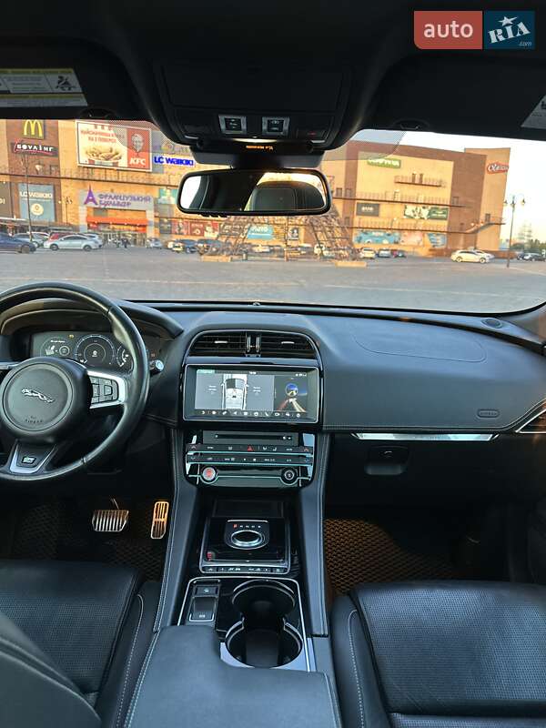 Внедорожник / Кроссовер Jaguar F-Pace 2016 в Харькове