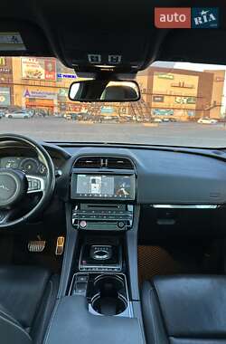 Внедорожник / Кроссовер Jaguar F-Pace 2016 в 
