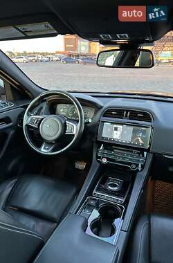 Внедорожник / Кроссовер Jaguar F-Pace 2016 в 