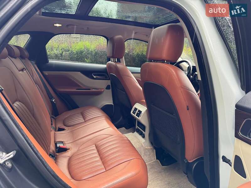 Внедорожник / Кроссовер Jaguar F-Pace 2016 в Киеве