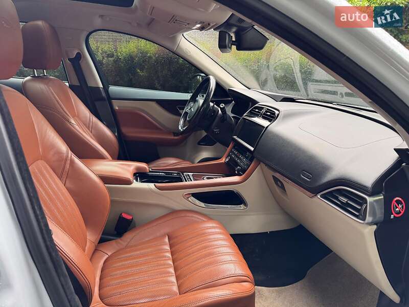 Внедорожник / Кроссовер Jaguar F-Pace 2016 в Киеве