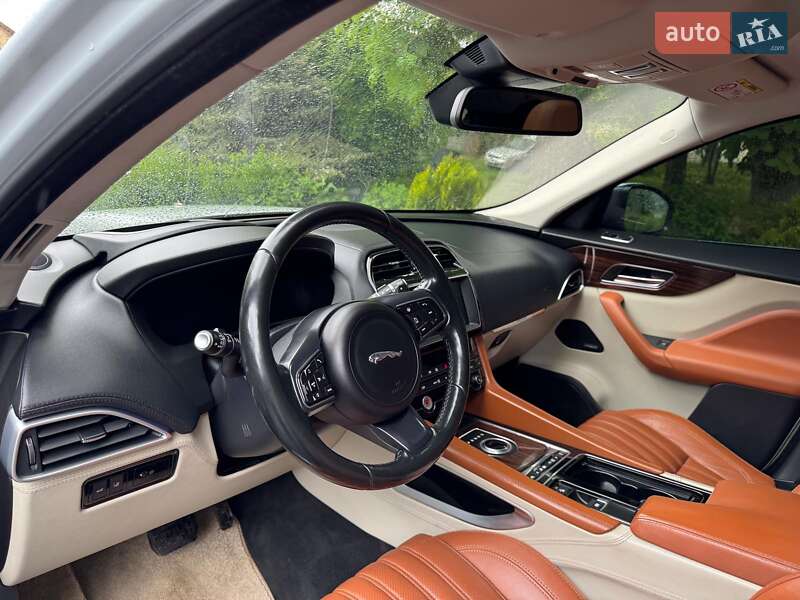 Внедорожник / Кроссовер Jaguar F-Pace 2016 в Киеве