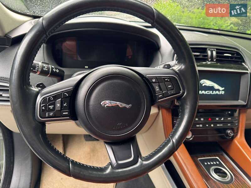 Внедорожник / Кроссовер Jaguar F-Pace 2016 в Киеве