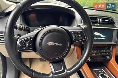 Внедорожник / Кроссовер Jaguar F-Pace 2016 в 
