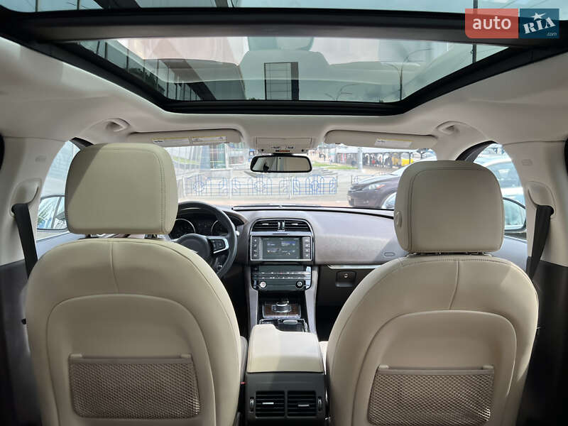 Внедорожник / Кроссовер Jaguar F-Pace 2017 в Киеве