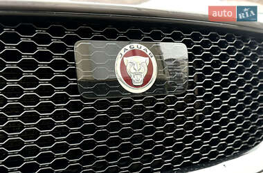 Внедорожник / Кроссовер Jaguar F-Pace 2016 в 